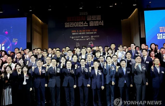 노란 수영복에 섹시한 몸매 어필하는 존예 처자