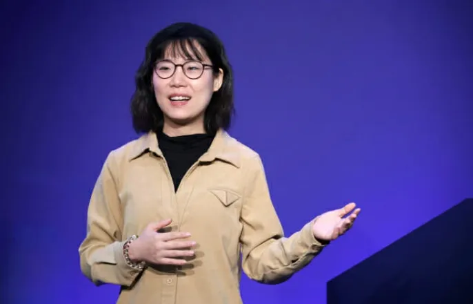 노란 수영복에 섹시한 몸매 어필하는 존예 처자