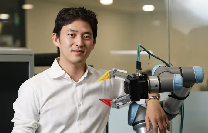 노란 수영복에 섹시한 몸매 어필하는 존예 처자