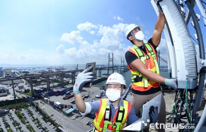노란 수영복에 섹시한 몸매 어필하는 존예 처자