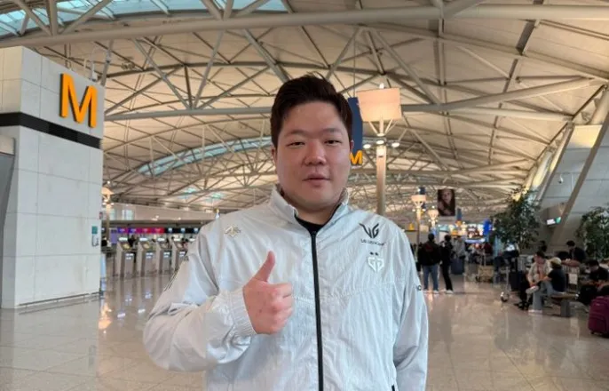 노란 수영복에 섹시한 몸매 어필하는 존예 처자