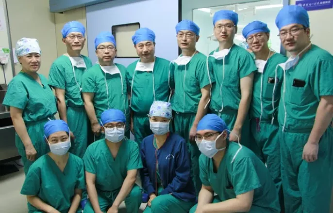 노란 수영복에 섹시한 몸매 어필하는 존예 처자