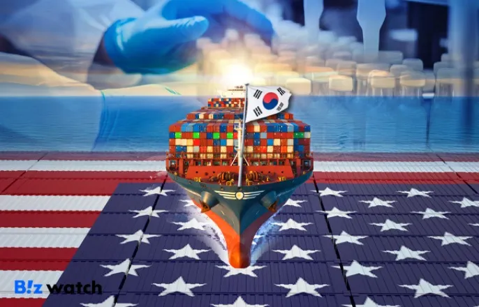 노란 수영복에 섹시한 몸매 어필하는 존예 처자