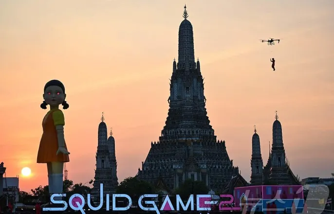 노란 수영복에 섹시한 몸매 어필하는 존예 처자