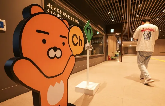 노란 수영복에 섹시한 몸매 어필하는 존예 처자