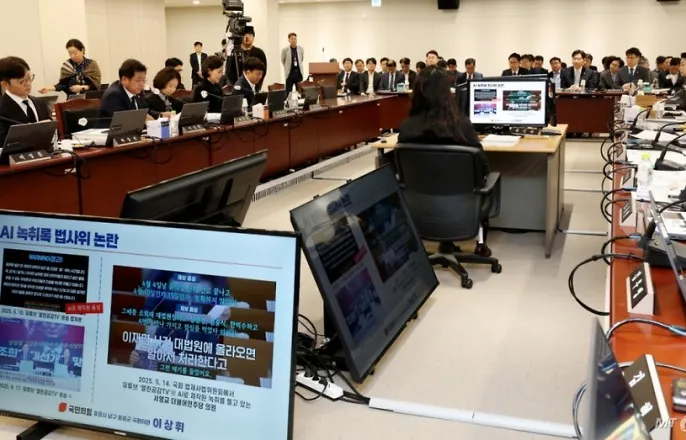 노란 수영복에 섹시한 몸매 어필하는 존예 처자