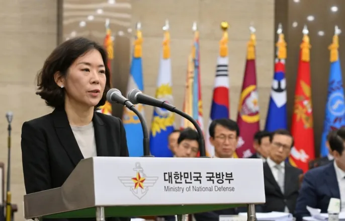 노란 수영복에 섹시한 몸매 어필하는 존예 처자