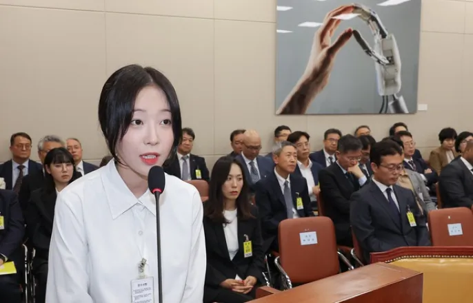 노란 수영복에 섹시한 몸매 어필하는 존예 처자