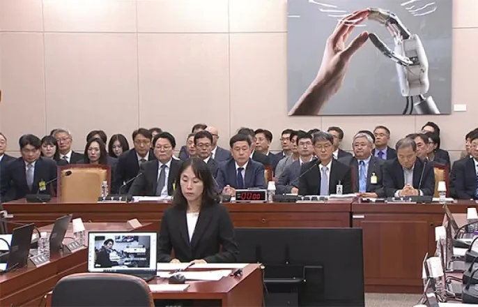 노란 수영복에 섹시한 몸매 어필하는 존예 처자