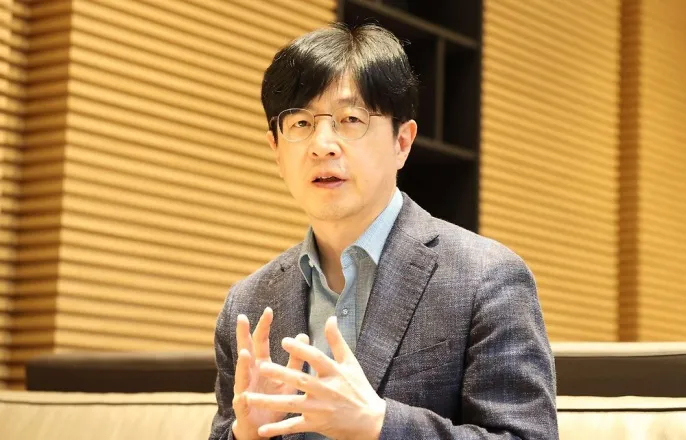 노란 수영복에 섹시한 몸매 어필하는 존예 처자