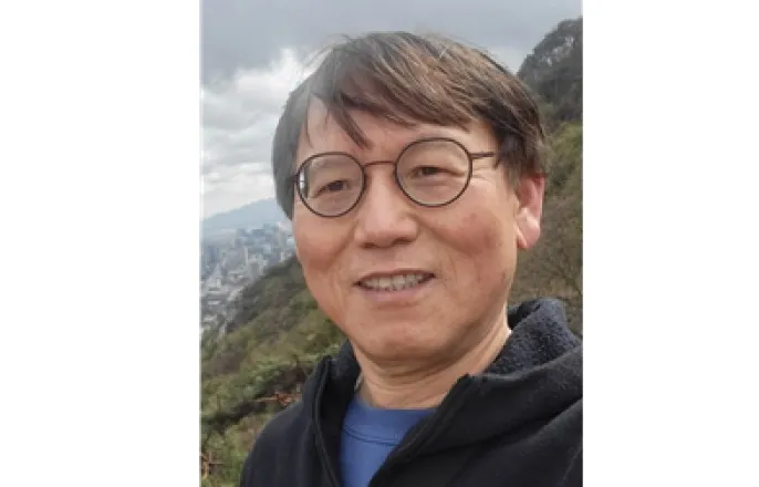 노란 수영복에 섹시한 몸매 어필하는 존예 처자