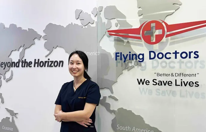 노란 수영복에 섹시한 몸매 어필하는 존예 처자