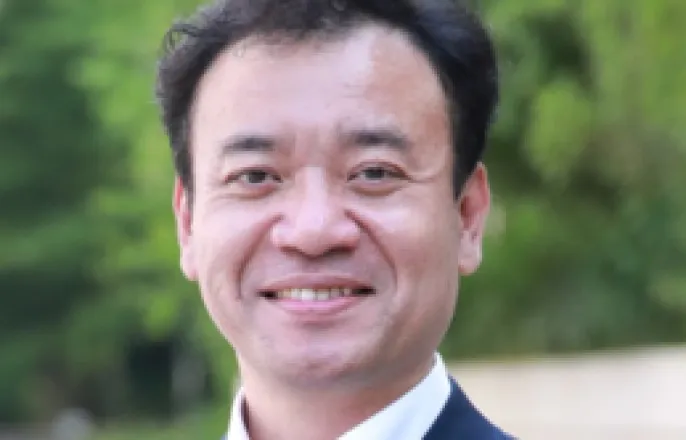 노란 수영복에 섹시한 몸매 어필하는 존예 처자