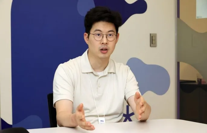 노란 수영복에 섹시한 몸매 어필하는 존예 처자