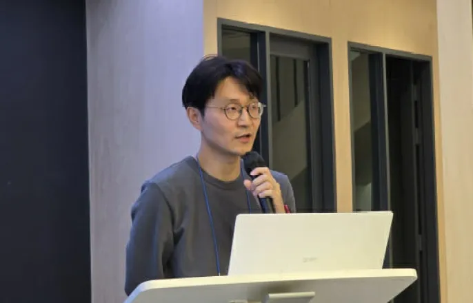 노란 수영복에 섹시한 몸매 어필하는 존예 처자