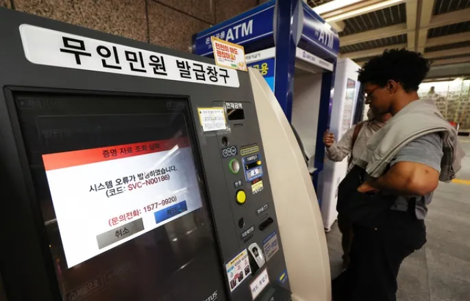 노란 수영복에 섹시한 몸매 어필하는 존예 처자