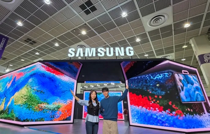 노란 수영복에 섹시한 몸매 어필하는 존예 처자