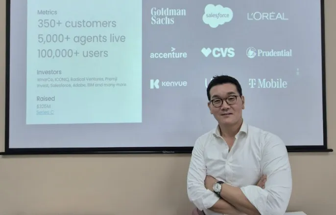 노란 수영복에 섹시한 몸매 어필하는 존예 처자