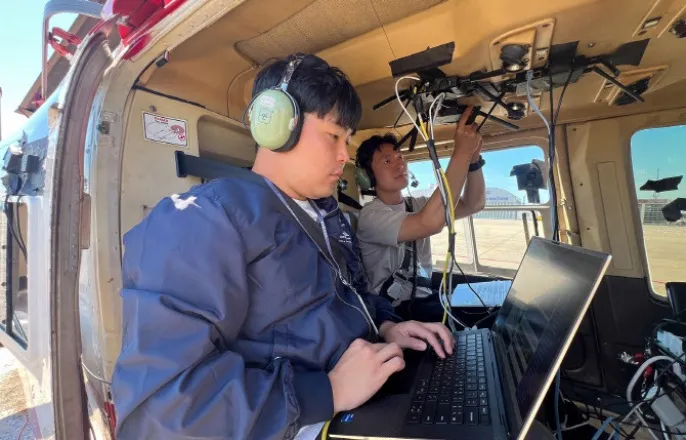 노란 수영복에 섹시한 몸매 어필하는 존예 처자