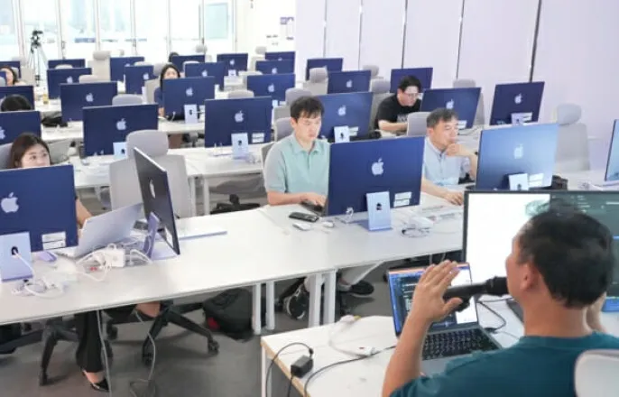 노란 수영복에 섹시한 몸매 어필하는 존예 처자