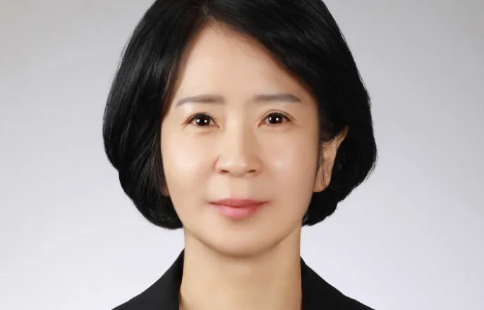 노란 수영복에 섹시한 몸매 어필하는 존예 처자