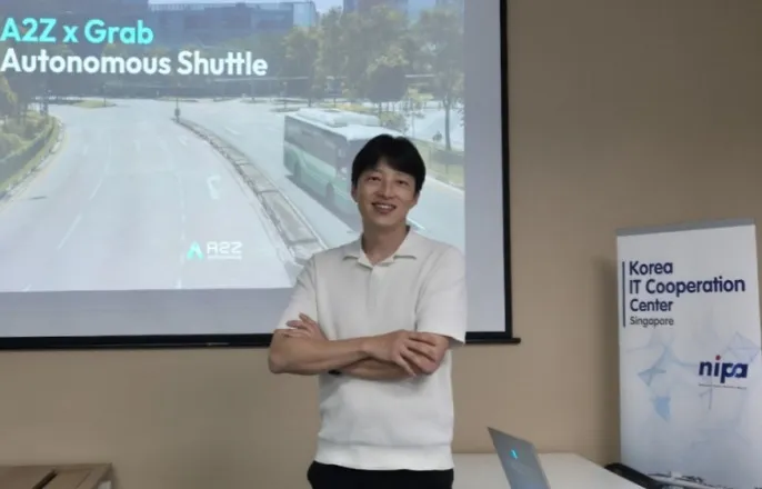 노란 수영복에 섹시한 몸매 어필하는 존예 처자