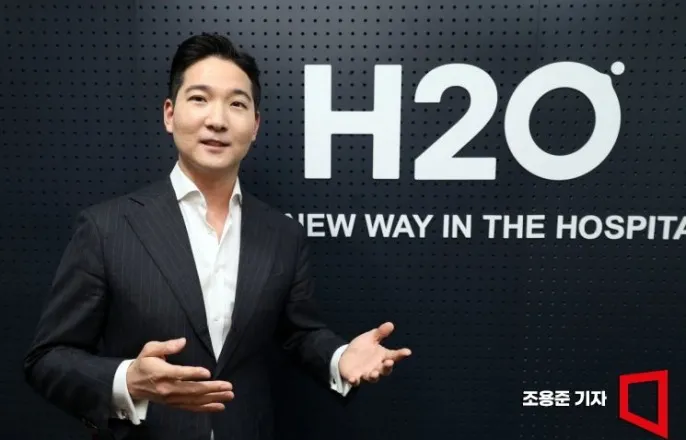 노란 수영복에 섹시한 몸매 어필하는 존예 처자