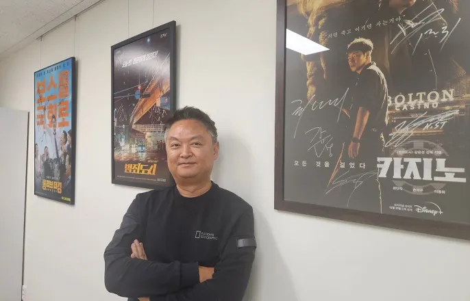 노란 수영복에 섹시한 몸매 어필하는 존예 처자