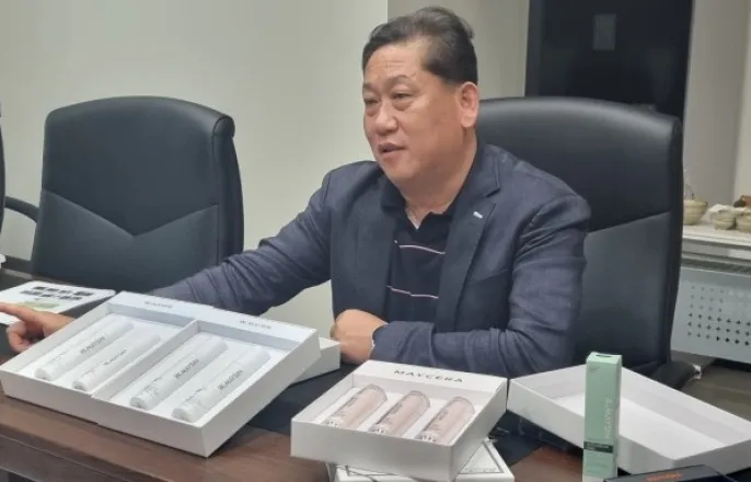 노란 수영복에 섹시한 몸매 어필하는 존예 처자