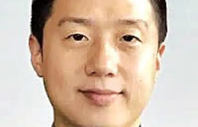 노란 수영복에 섹시한 몸매 어필하는 존예 처자