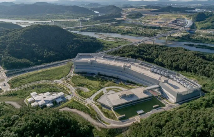 노란 수영복에 섹시한 몸매 어필하는 존예 처자