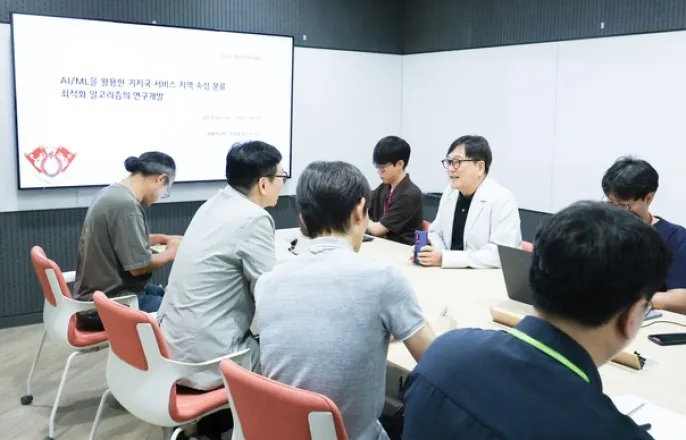 노란 수영복에 섹시한 몸매 어필하는 존예 처자