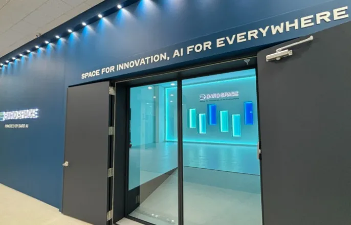 노란 수영복에 섹시한 몸매 어필하는 존예 처자