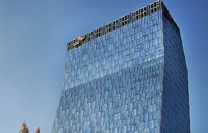 노란 수영복에 섹시한 몸매 어필하는 존예 처자