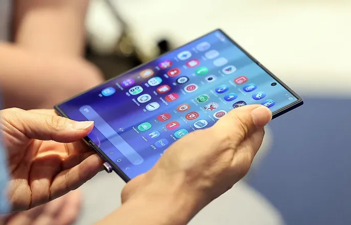 노란 수영복에 섹시한 몸매 어필하는 존예 처자