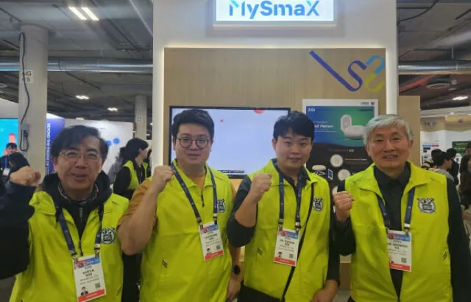 노란 수영복에 섹시한 몸매 어필하는 존예 처자