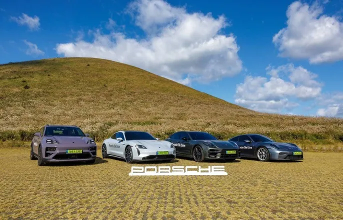 노란 수영복에 섹시한 몸매 어필하는 존예 처자