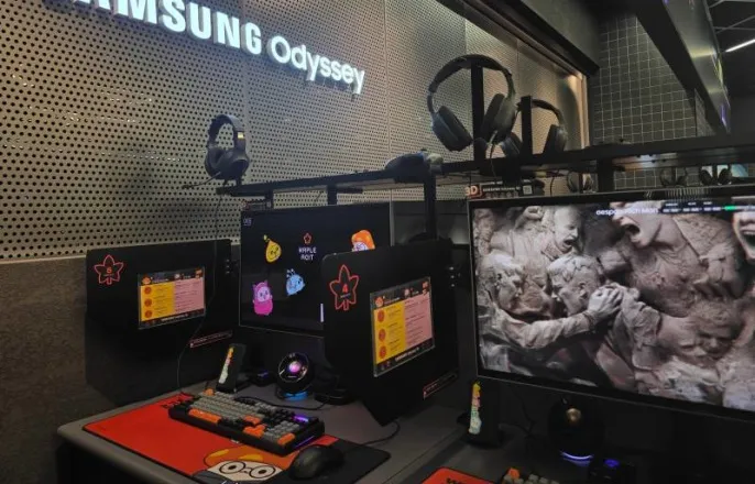 노란 수영복에 섹시한 몸매 어필하는 존예 처자