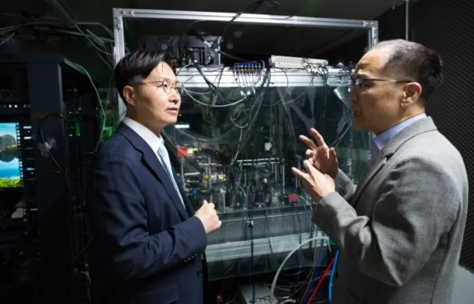 노란 수영복에 섹시한 몸매 어필하는 존예 처자