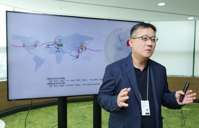 노란 수영복에 섹시한 몸매 어필하는 존예 처자