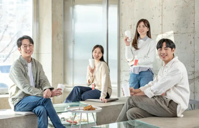 노란 수영복에 섹시한 몸매 어필하는 존예 처자