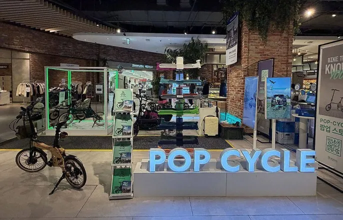 노란 수영복에 섹시한 몸매 어필하는 존예 처자