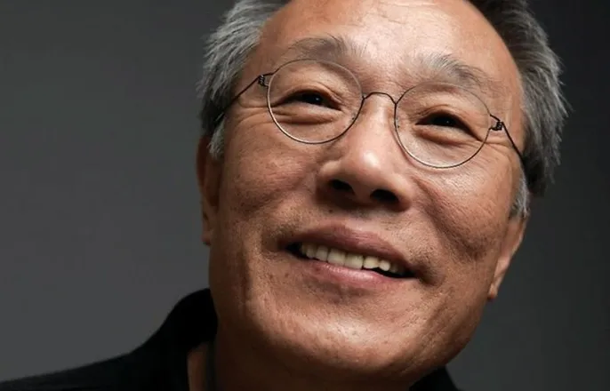 노란 수영복에 섹시한 몸매 어필하는 존예 처자