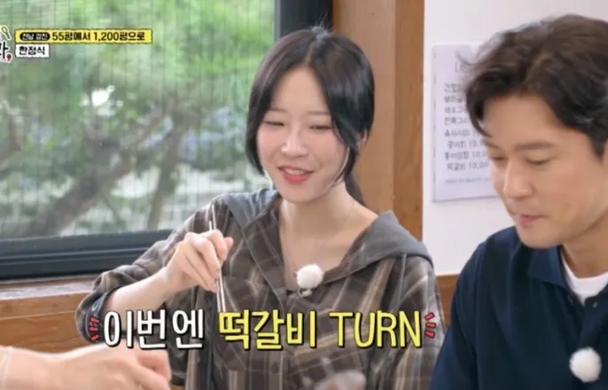 노란 수영복에 섹시한 몸매 어필하는 존예 처자