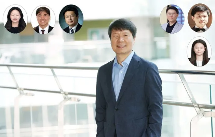 노란 수영복에 섹시한 몸매 어필하는 존예 처자