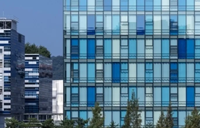 노란 수영복에 섹시한 몸매 어필하는 존예 처자