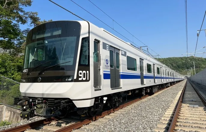 노란 수영복에 섹시한 몸매 어필하는 존예 처자