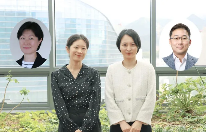 노란 수영복에 섹시한 몸매 어필하는 존예 처자