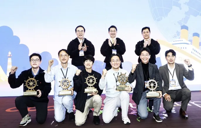 노란 수영복에 섹시한 몸매 어필하는 존예 처자