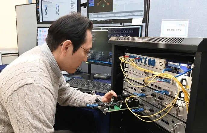 노란 수영복에 섹시한 몸매 어필하는 존예 처자